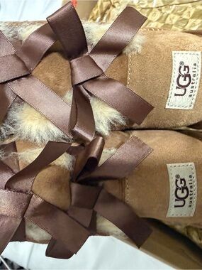 UGG Chestnut Bailey Bow Suede boots